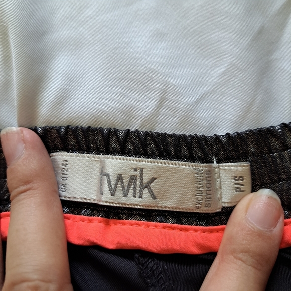 Twik | Silver grey women's short athletic shorts - Picture 6 of 8